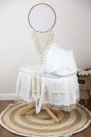 مهد مواليد (سلة موسى) لون ابيض + قاعدة خشبي