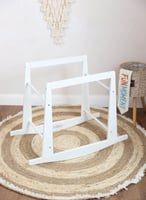 مهد مواليد (سلة موسى) + قاعدة هزاز ابيض