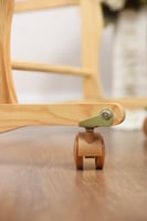 مهد مواليد (سلة موسى) لون سكري + قاعدة