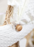 مهد مواليد سلة موسى لون سكري للاطفال مع ناموسية