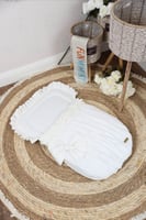 مدس مواليد حديثي الولادة ملبس بالدانتيل الفاخر وال...