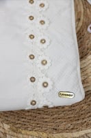 مدس مواليد حديثي الولادة بتصميم أنيق مع ذهبي