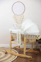 مهد مواليد (سلة موسى) لون سكري + قاعدة