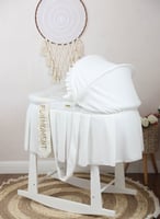 مهد مواليد (سلة موسى) + قاعدة هزاز ابيض