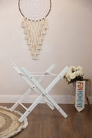 مهد مواليد (سلة موسى) لون ابيض + قاعدة