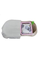 حوض استحمام مع لعبة للأطفال حديثي الولادة