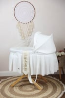 مهد مواليد (سلة موسى) لون ابيض + قاعدة