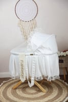 مهد مواليد (سلة موسى) لون ابيض + قاعدة