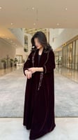 عبايه مخمل عنابي مع شك