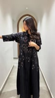 عبايه حرير مغسول لون اسود