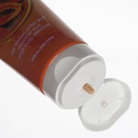 بريتي بي - مقشر للوجه والجسم غني بفيتامين E من الب...