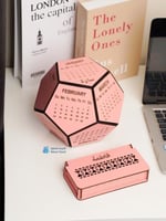 تقويم وردي مع مبخرة للعام الميلادي 2025