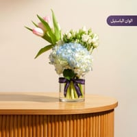 تنفيذ أغنية مع باقة ورد فاخرة