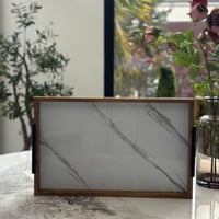 صينية تقديم الفخامة إطار خشبي وسطح ماربل