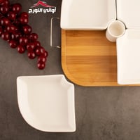 صحن تقديم مكسرات بقاعدة خشب أبيض