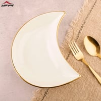 صحن تقديم شكل هلال مذهب ابيض دانه