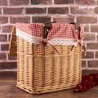 سلة خوص بقماش كاروهات