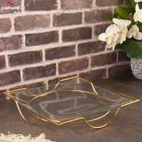 صحن زجاج مربع بقاعدة مذهب