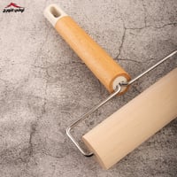 فرادة عجين خشب بمسكة أبيض