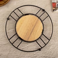 قاعدة ابريق اسود وقاعدة خشب