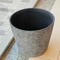 حوض بلاستيك للشجر رمادي غامق