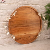 تبسي خشب دائري بيد فراشة فضي