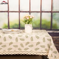 مفرش طاولة قماش بيج مشجر بحواف دانتيل