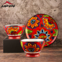 زبدية بقاعدة أحمر برسم زهور