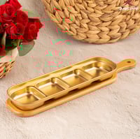 صحن مقسم جوليا رباعي ذهبي بقاعدة خشب