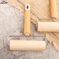 فرادة عجين خشب بمسكة أبيض