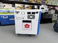 محطة طاقة متنقلة 5 كيلو مع شاشة معلومات ومحول 3000...