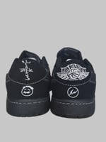 نايك ترافيس