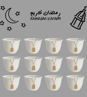 فناجين قهوة باللون الذهبي