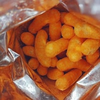 لفائف الجبن بنكهة البيتزا العميقة من هيرز يو إي 11...