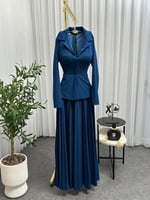 طقم نسائي كلاسيكي أزرق أنيق للمناسبات الرسمية