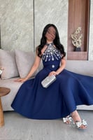 فستان سهرة كحلي أنيق مزين بالكريستال 2025