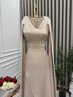 فستان سهرة أنيق بأكمام طويلة مفتوحة