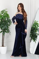 فستان سهرة مخمل كحلي بصدر دانتيل