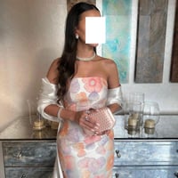 فستان سهره فاخر بتطريز ورود أنيقة