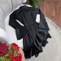 فستان أسود قصير بتصميم بليزر وكشكش للمناسبات والسه...