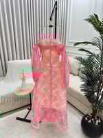 فستان شييفون ناعم بأكمام طويلة باللون الوردي