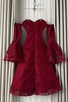 فستان دانتيل فاخر بطبقات وأكمام جرس للعيد 2026