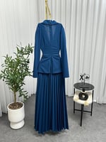 طقم نسائي كلاسيكي أزرق أنيق للمناسبات الرسمية
