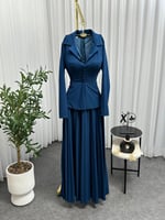 طقم نسائي كلاسيكي أزرق أنيق للمناسبات الرسمية