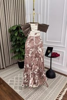 فستان سهرة طويل 2025 بتصميم فاخر وألوان ناعمة