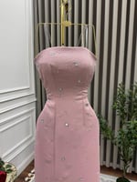 فستان سهرة وردي فاتح بدون أكمام مزين بالكريستال
