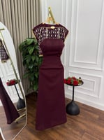 جمبسوت خمري بتصميم فخم وتطريز راقٍ