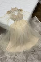 فستان سهرة مطرز كريستال وتول ذهبي - فساتين سهره فخ...