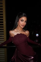 فستان لمى كناني في جوي اووردز - مع القفازات