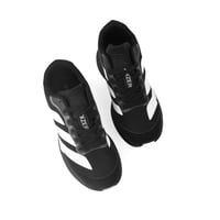 حذاء اديداس اسود وابيض رجالي